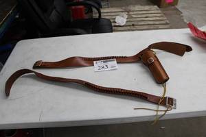 lot 283 image: Hunter Leather Belt Gun Holster