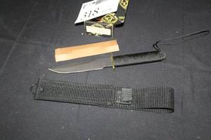 lot 318 image: Korean World War II Vietnam Gulf War Knife with Sheath