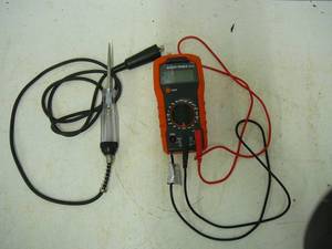 lot 53 image: Testers Klein Tools MM300, 12 Volt Tester