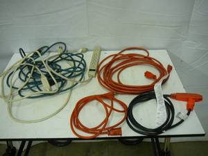 lot 60 image: Extension Cords 5 Different Lengths