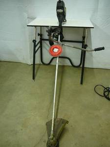 lot 75 image: Craftsman 18 28cc Timmer with Extra Line