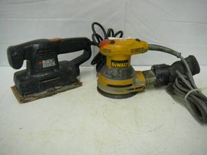 lot 31 image: Sanders DeWalt Palm Sander