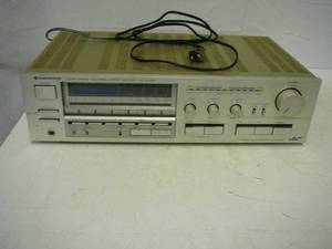lot 101 image: Kewood Receiver Model KR-830 Powers Up