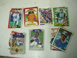 lot 112 image: Collector Cards and Bag Baseball, Football, Hockey