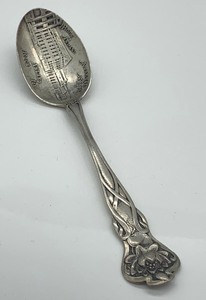 lot 29 image: Rock Island Arsenal Shops Rock Island Ill- Sterling Silver Souvenir Spoon