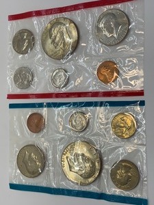 lot 64 image: 1975 Uncirculated Coin Set