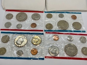 lot 76 image: (2) 1975 Uncirculated United States Coin Sets