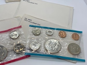 lot 80 image: (5) 1973 Uncirculated United States Proof Coin Sets