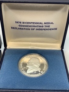 lot 83 image: 1975 Bicentennial Medal Commemorating the Battles of Lexington & Concord and 1976 Bicentennial Medal