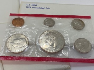 lot 89 image: (4) 1976 Uncirculated Coin Proof Sets