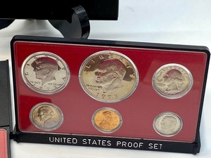 lot 122 image: (2) United States 1973 United States Proof Coin Sets