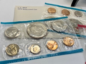lot 126 image: (2) 1974 U.S. Mint 1974 Uncirculated Coin Sets