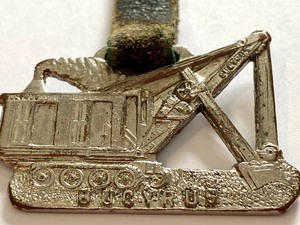 lot 51 image: Vintage Bucyrus Railroad Locomotive Steam Shovel Watch FOB