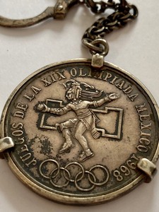 lot 57 image: Mexican 1968 25 Peso Coin Keychain Olympic Mexico Games
