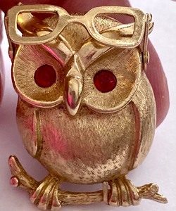 lot 58 image: Vintage Sarah Coventry Owl Brooch Pin Professor Owl Moveable Glasses
