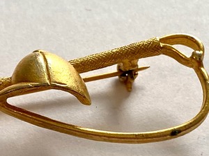 lot 48 image: Vintage Horse Riding Crop and Hat Pin