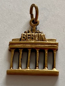 lot 46 image: Berlin Brandenburg Gate 835 Silver Vintage Bracelet Charm