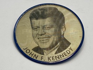lot 170 image: Vintage Flicker Pin Vari-Vue John F. Kennedy Man For The 60s Vari Vue