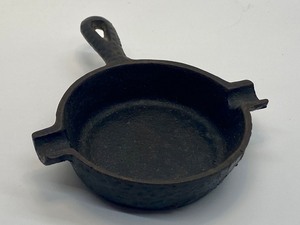lot 202 image: Vintage Advertising Ashtray Brown Stove Works Ashtray
