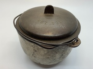 lot 226 image: 1930s Salesman Sample Wagner Hot Pot