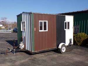 lot 3 image: 7 x 12 Fish House