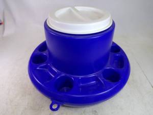 lot 8 image: Floating Cooler