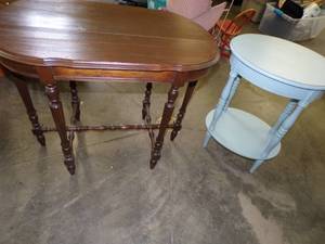 lot 27 image: Pair of Wood Side Tables