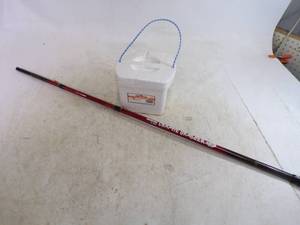 lot 29 image: Telescoping Crappie Pole with Bait Bucket