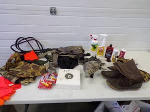 lot 36 image: Hunting Supplies
