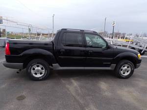 lot 7 image: 2002 Ford Explorer Sport Trac 4 x 4
