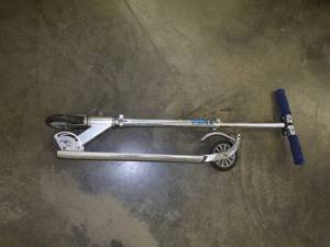 lot 67 image: Micro Kids skate toy