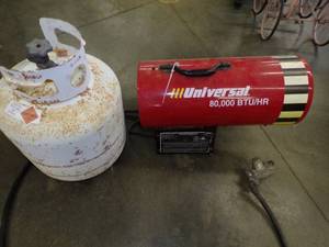 lot 74 image: Propane 80,000 BTU heater with tank