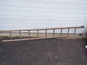 lot 84 image: Vintage 10 Wood Ladder
