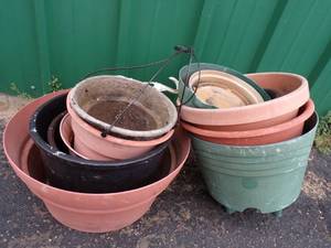 lot 85 image: Large Garden Pots and planters