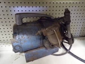 lot 91 image: Electric Motor with Dry Vacuum pump Consignor states runs