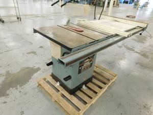 lot 24 image: Delta 10 Unisaw Table