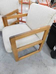 lot 48 image: 2 - Office Chairs