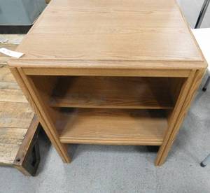 lot 54 image: Wooden Stand - 23.5(w) x 29(h) x 20(d)