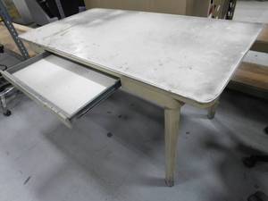 lot 100 image: Desk - 55.5(w) x 30(h) x 30(d)