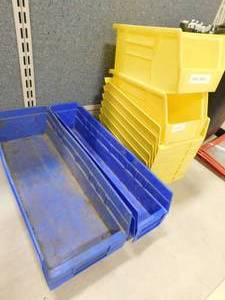 lot 112 image: Plastic Organizing Bins