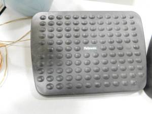 lot 115 image: 2 - Fellow Foot Rest