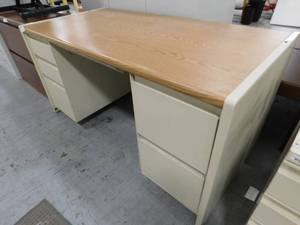 lot 125 image: Metal Shop Desk - 60(w) x 30(h) x 30(d)