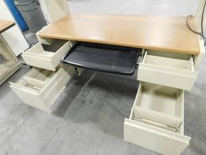 lot 131 image: Kensington Desk with Overhead Light