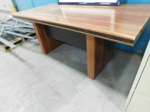 lot 134 image: Desk - 71(w) x 35 x 29(h)