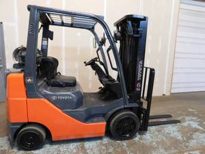 lot 1A image: Toyota 8FGCU25 5000lb Forklift