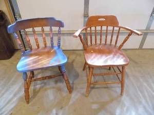 Lot of 2 Chairs