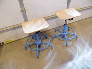 Lot of 2 Stools