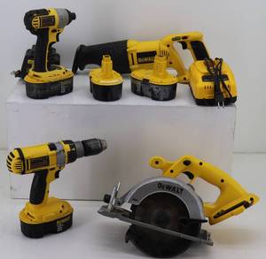 lot 4 image: 18V Dewalt Combo Set