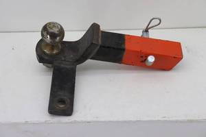 lot 7 image: Receiver Hitch w 2 Ball & Side Bar