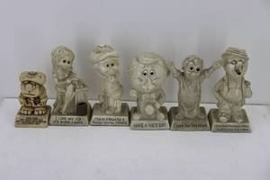 lot 30 image: Figurines
